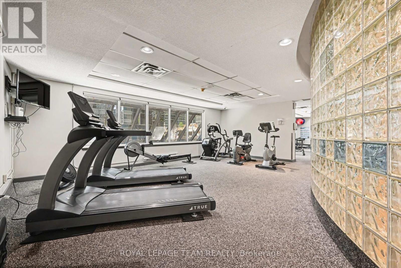 #404 199 KENT STREET - 17