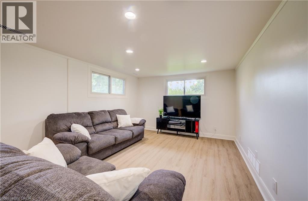 21 CULHAM Drive - Image 32