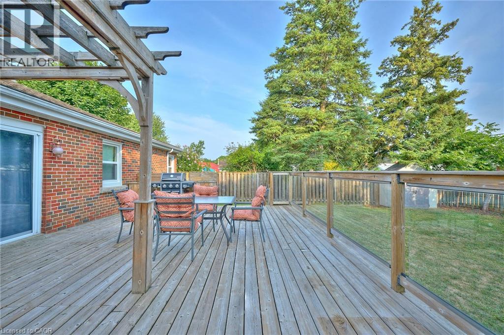 303 PARK Avenue W - Image 32