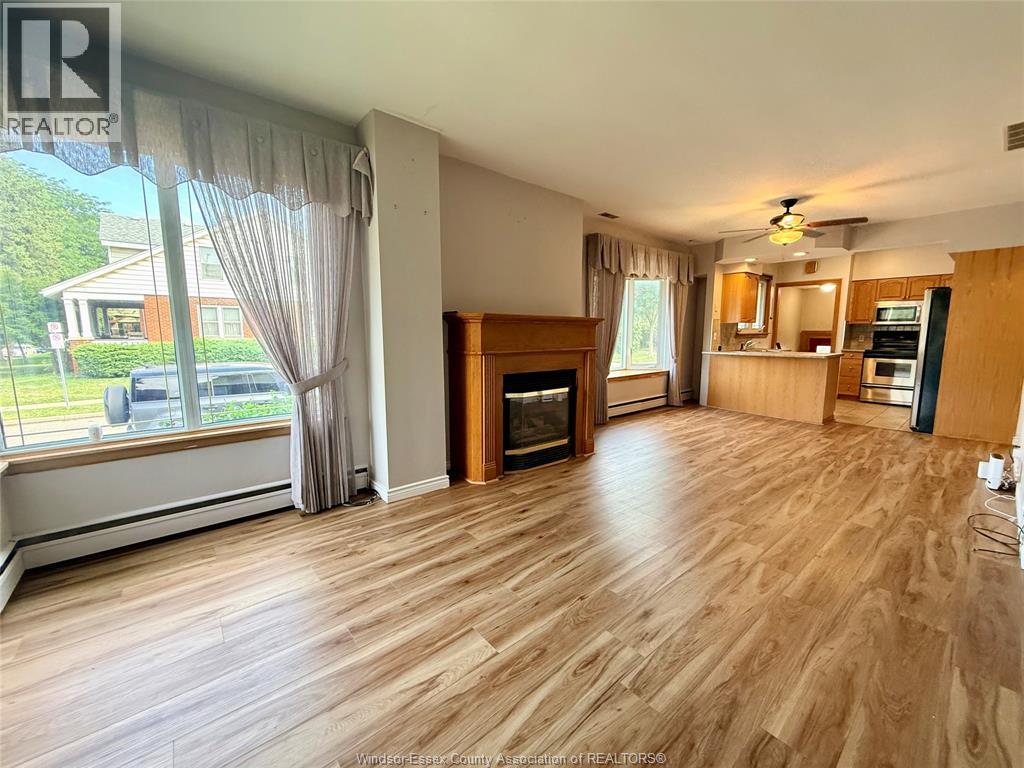 1404 DOUGALL AVENUE - 3