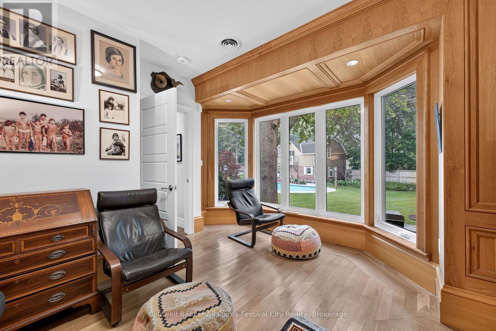 #201 5 COBOURG STREET - 32