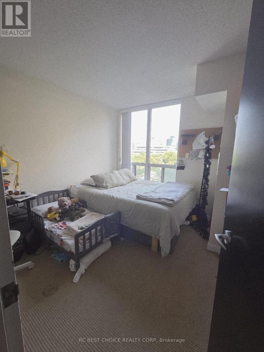 #611 33 SHEPPARD AVENUE - 15