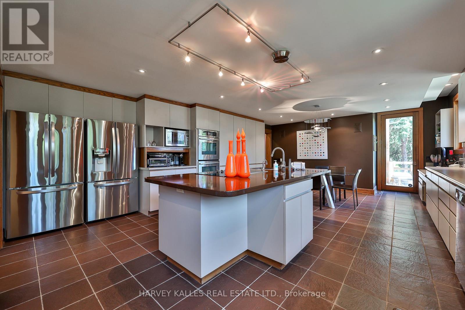 223 HILLHURST BOULEVARD - 16