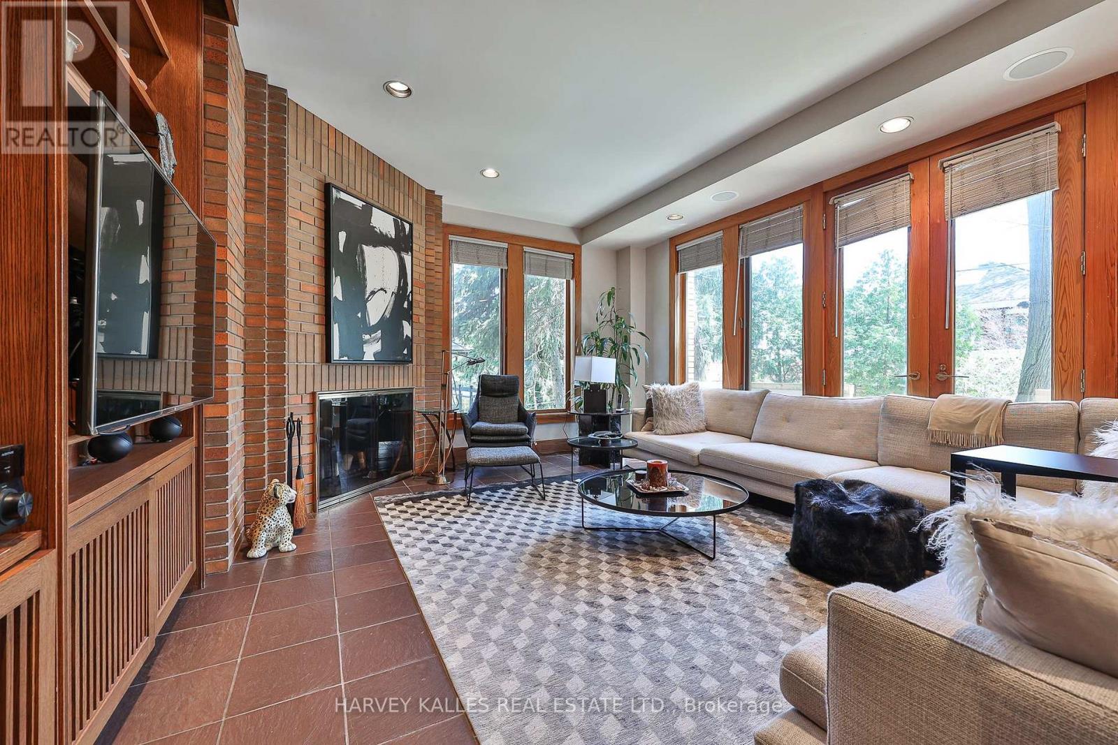 223 HILLHURST BOULEVARD - 17