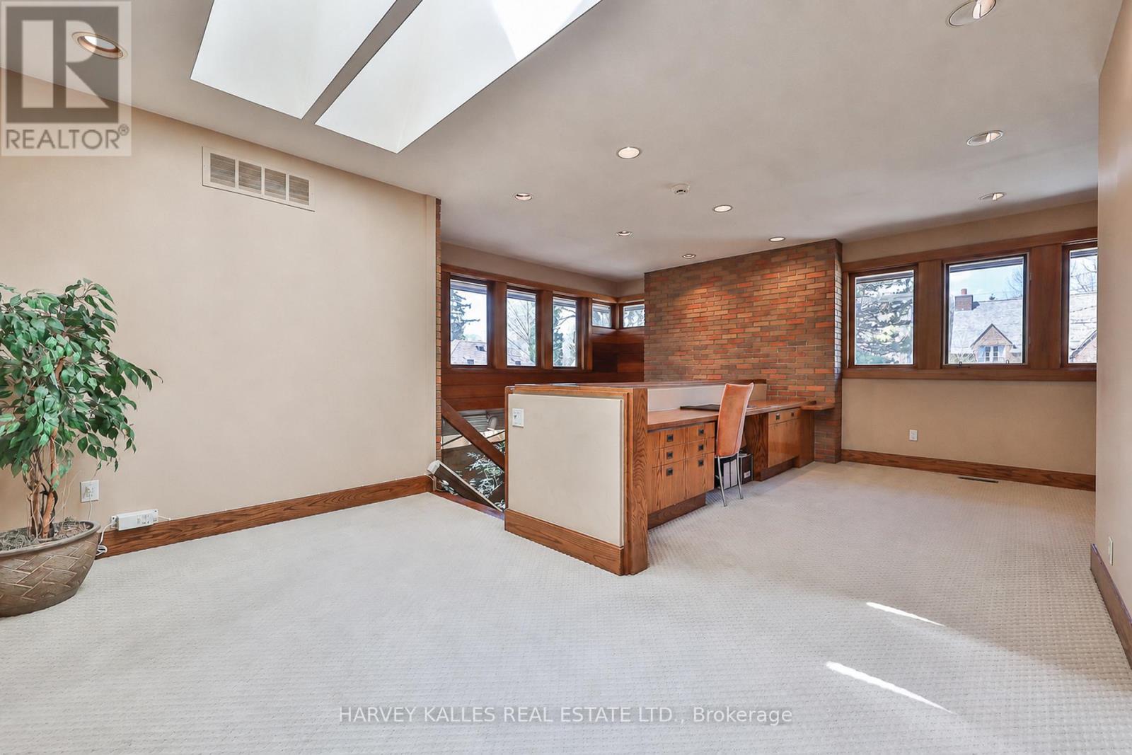 223 HILLHURST BOULEVARD - 19