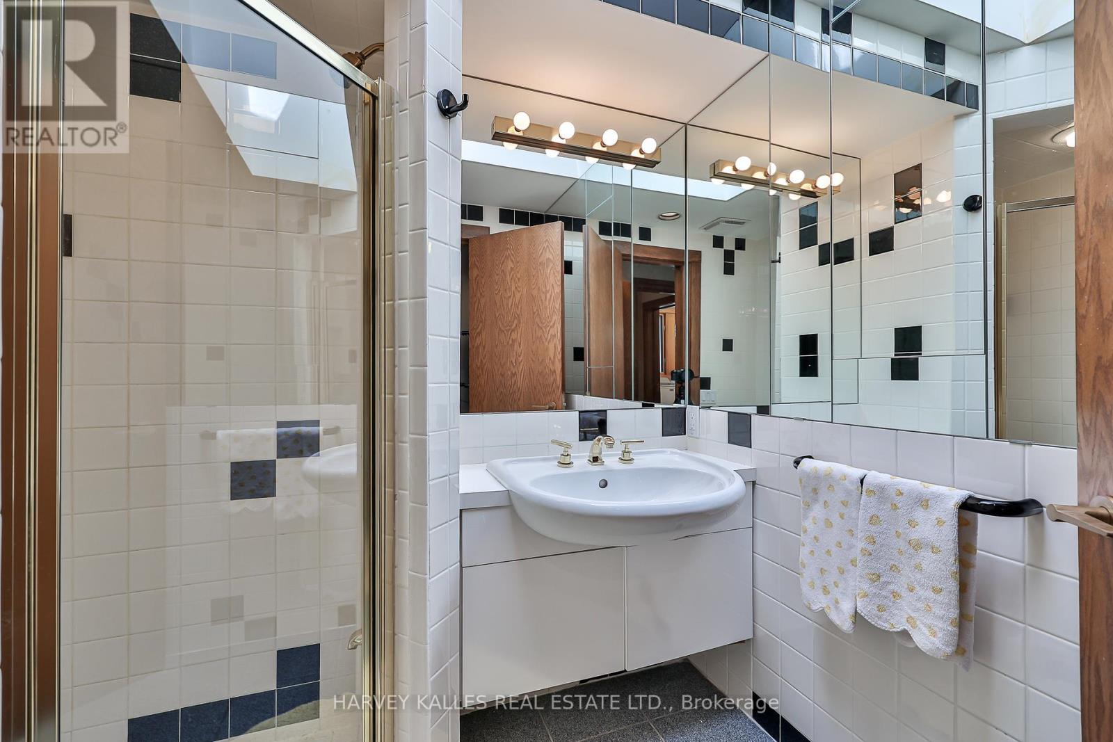 223 HILLHURST BOULEVARD - 25