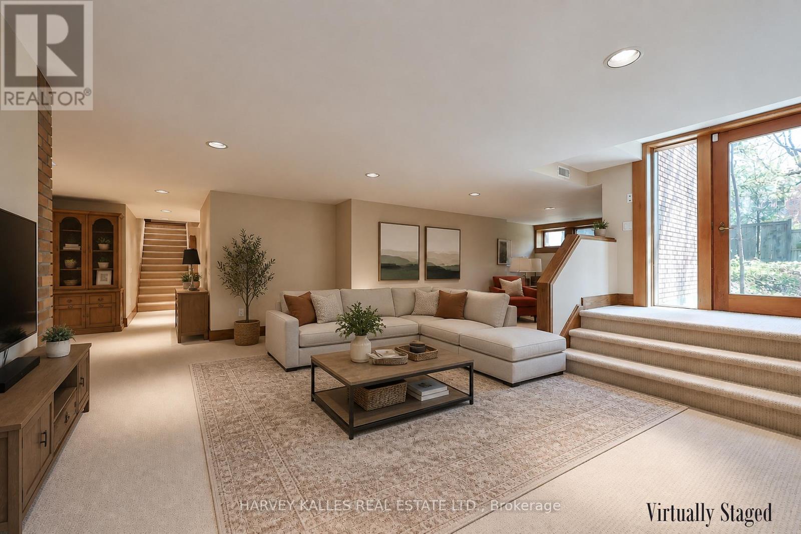 223 HILLHURST BOULEVARD - 34