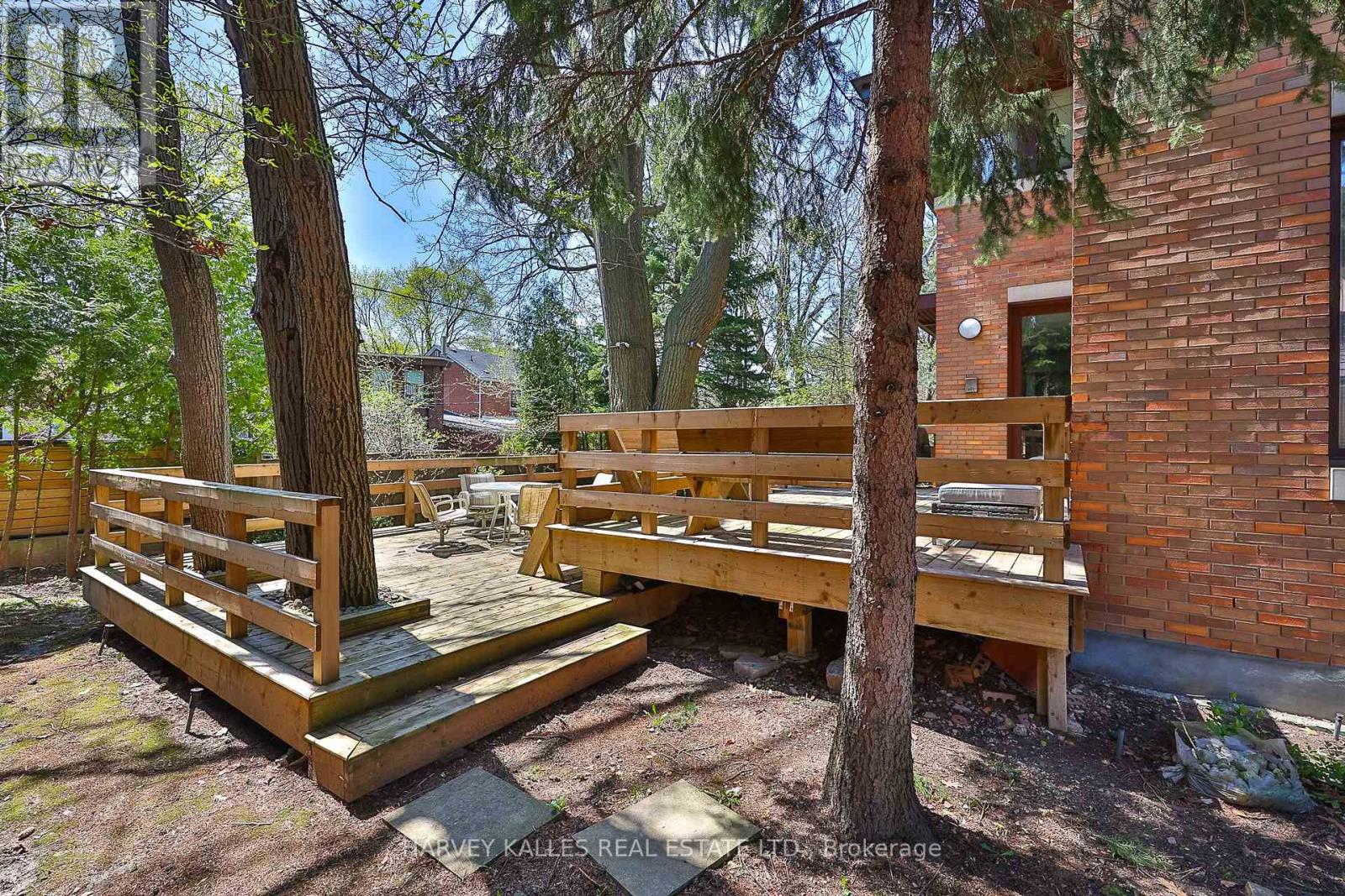 223 HILLHURST BOULEVARD - 36