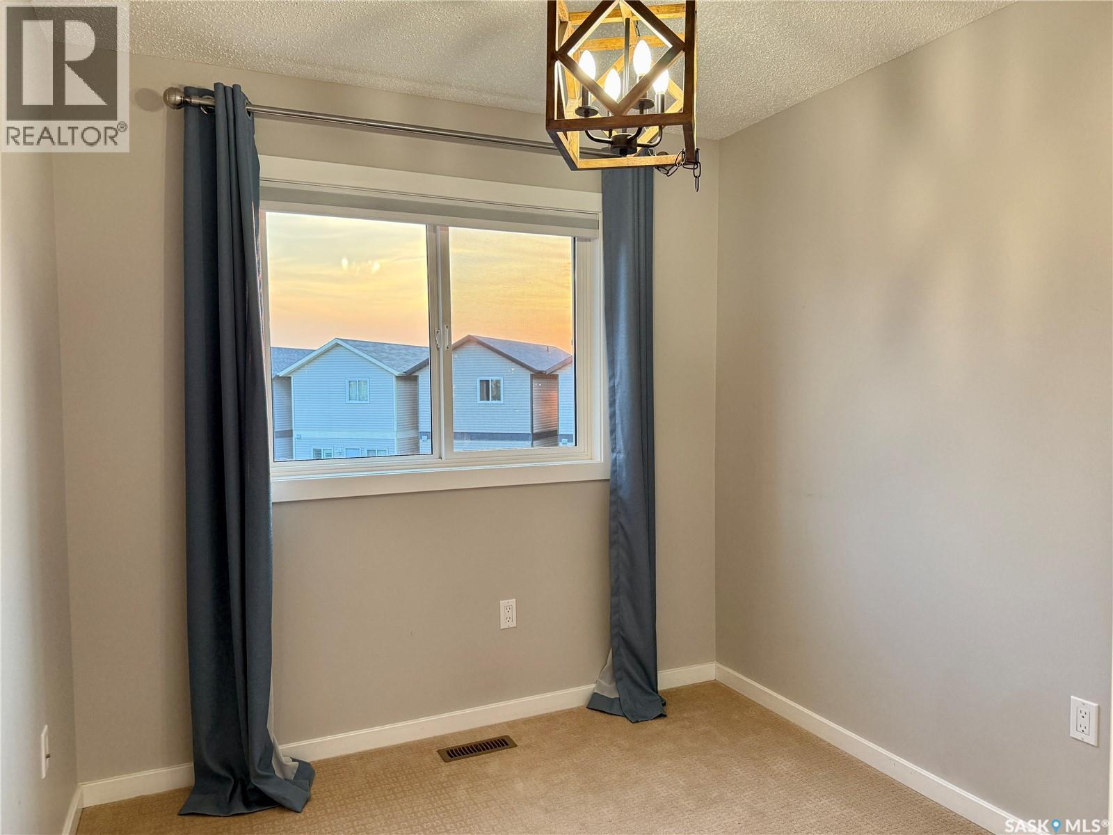 #307 810 HAMPTON CIRCLE - Image 14