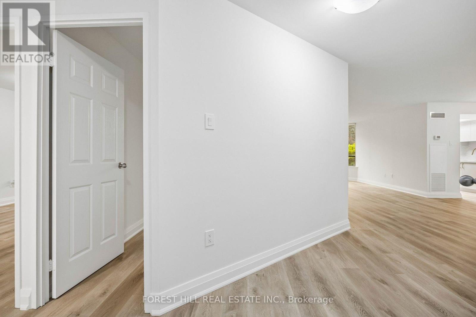 #101 7420 BATHURST STREET - 4