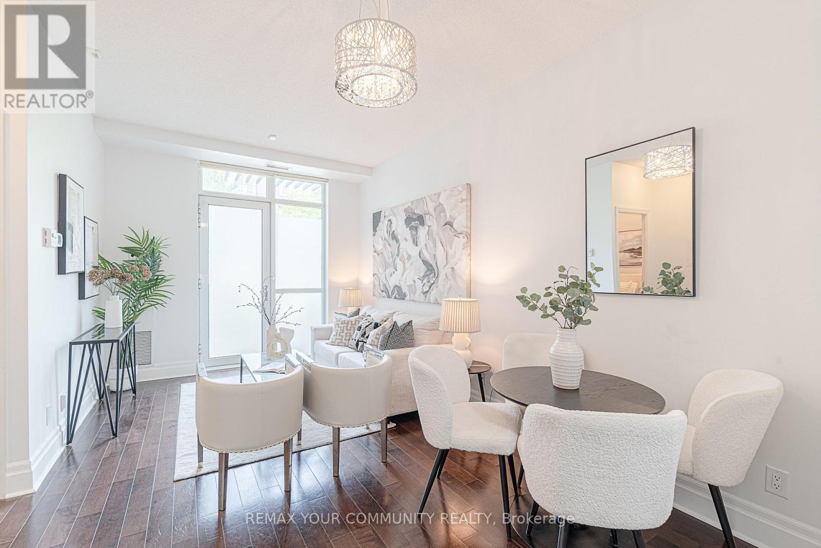 #102 39 UPPER DUKE CRESCENT - 12