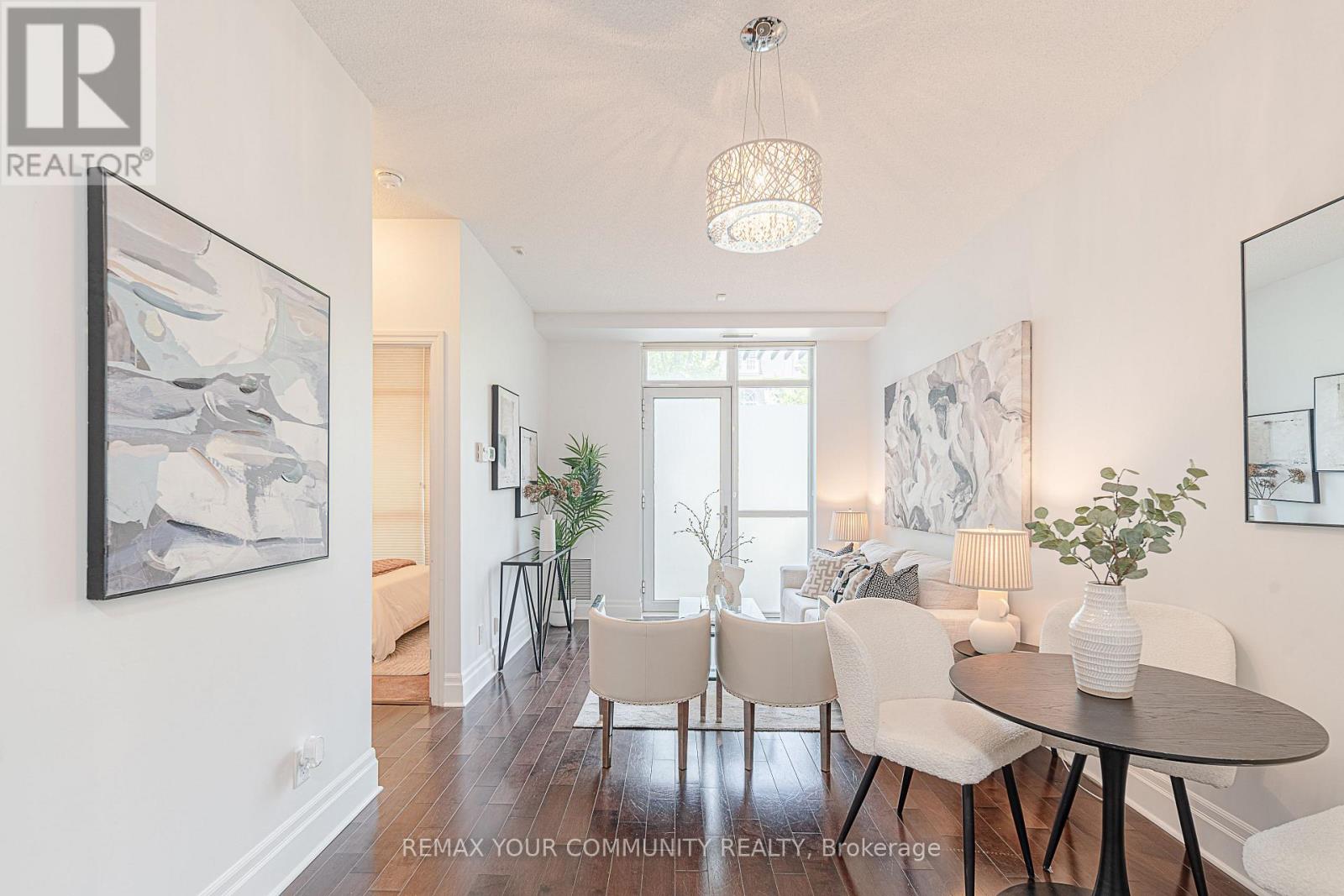 #102 39 UPPER DUKE CRESCENT - 2