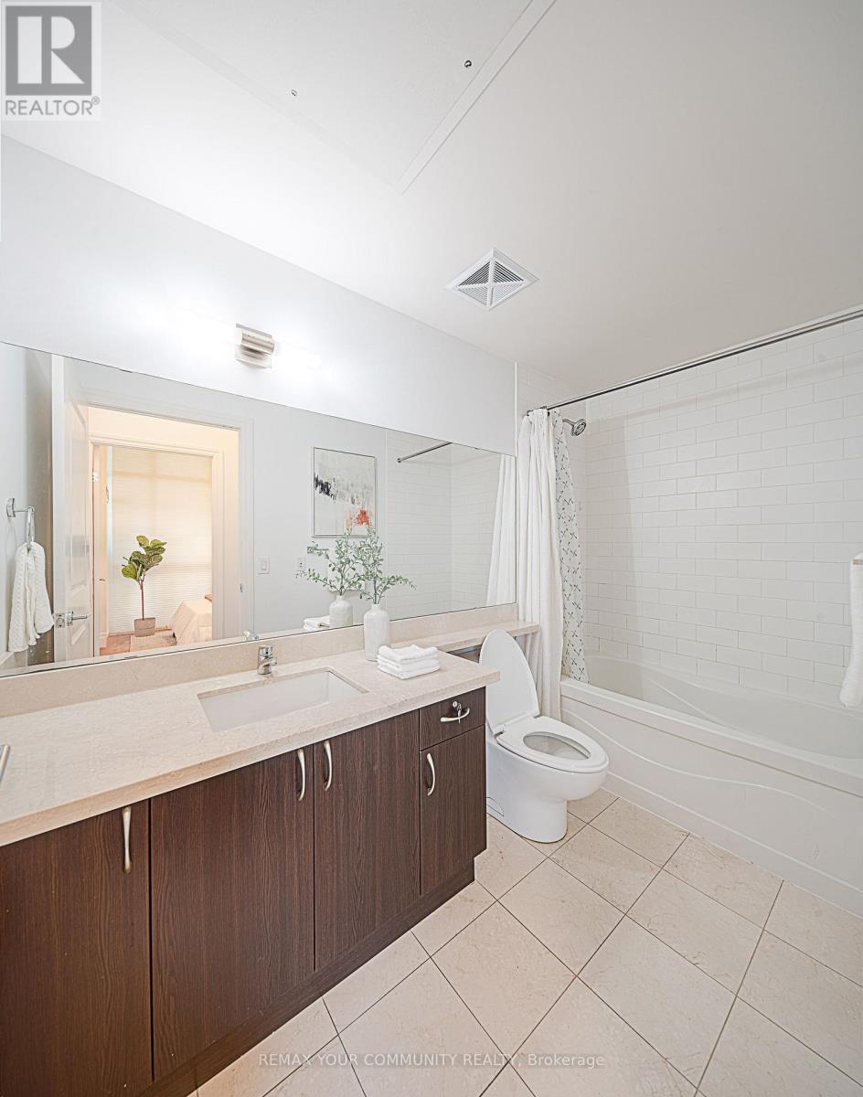#102 39 UPPER DUKE CRESCENT - 7