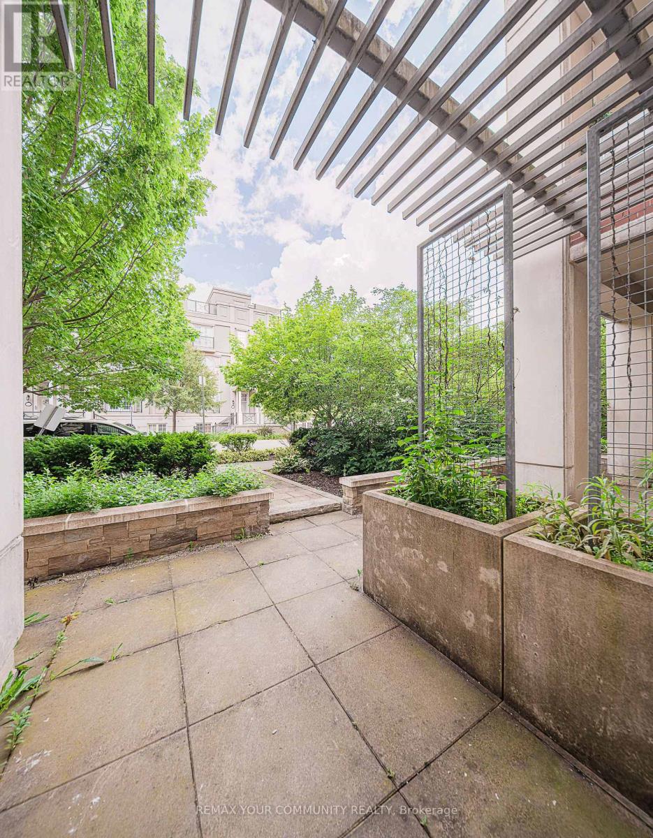 #102 39 UPPER DUKE CRESCENT - 9