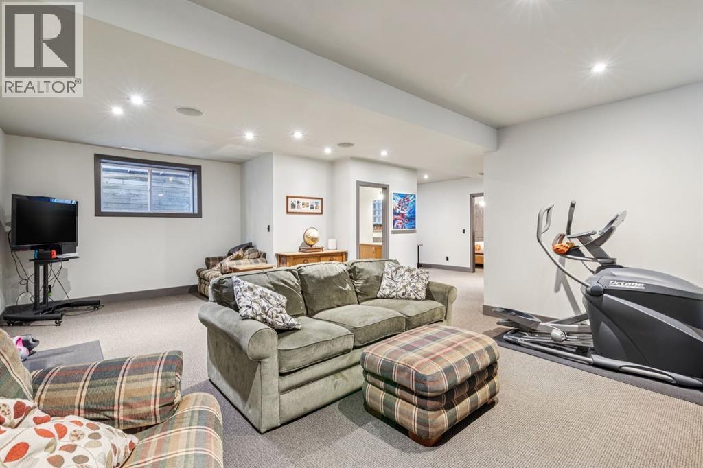 2033 Bowness Road NW - Image 34