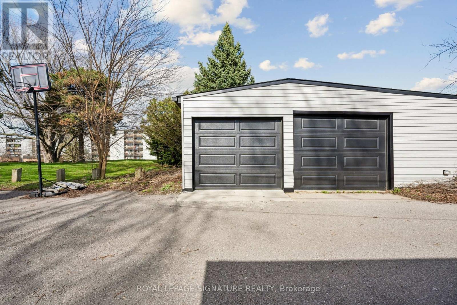 972 COSBURN AVENUE - Image 43