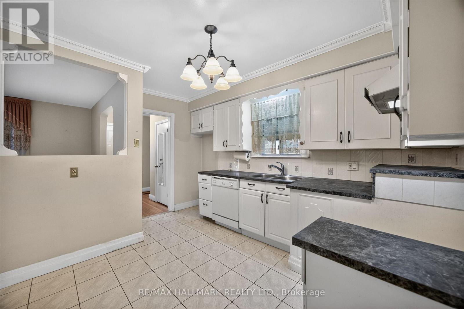 50 DORKING CRESCENT - 13