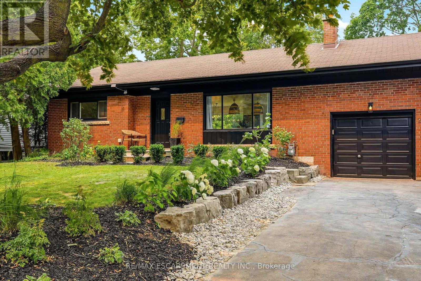 271 LINDEN AVENUE - 1
