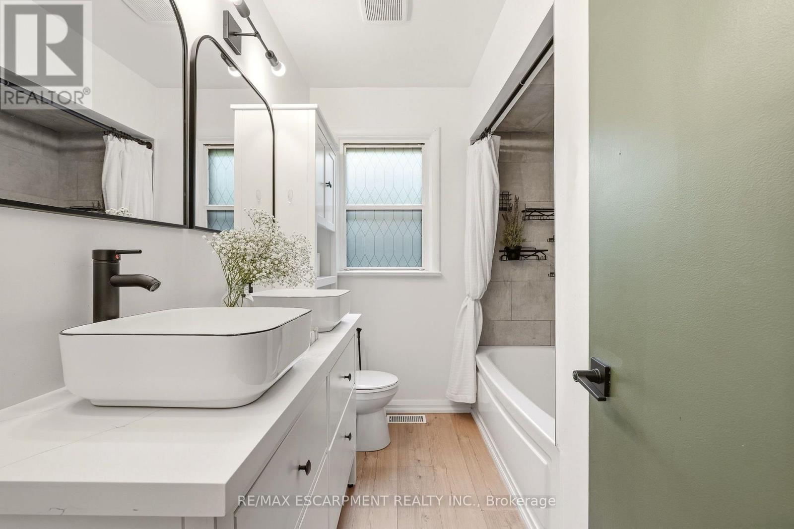271 LINDEN AVENUE - 14