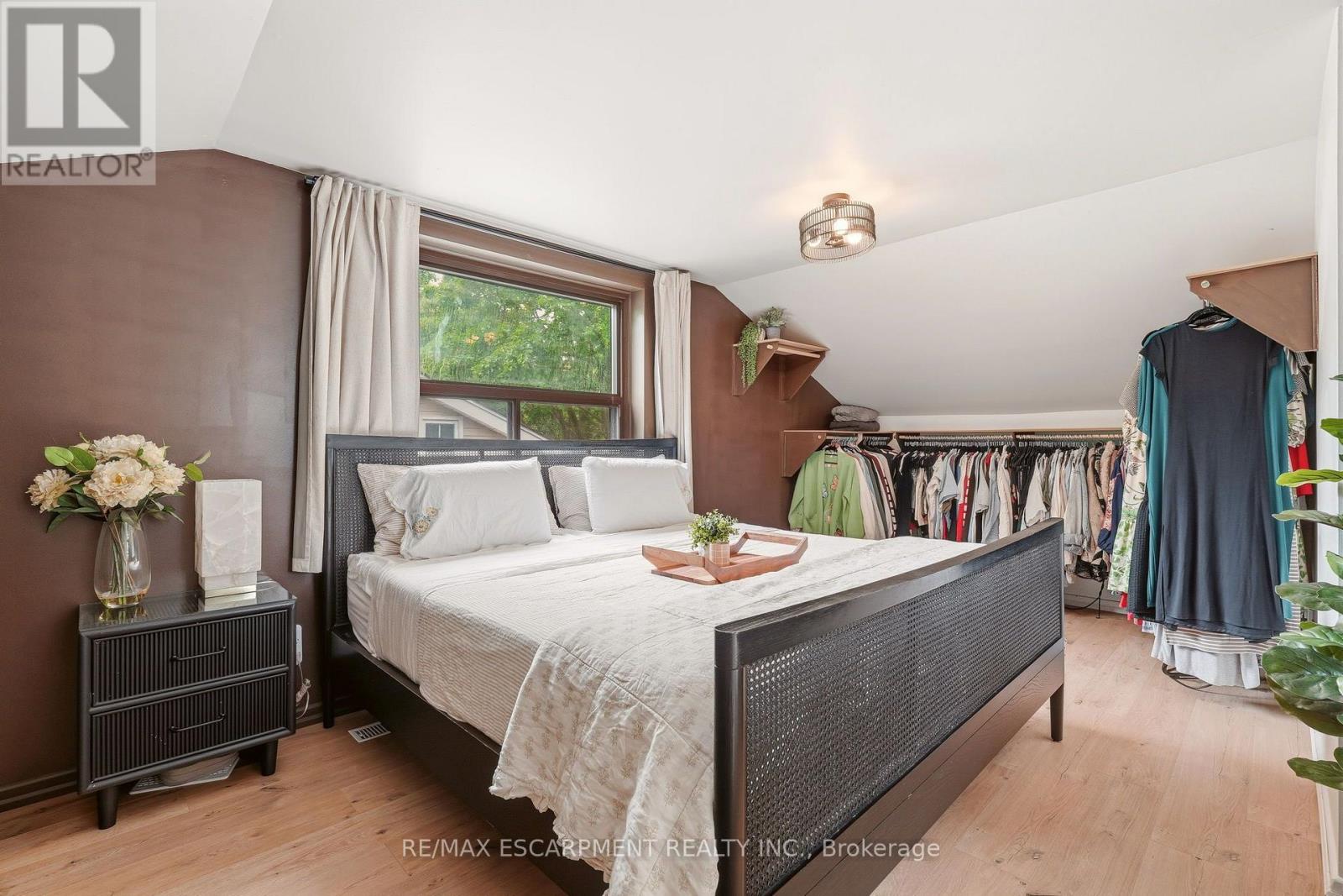 271 LINDEN AVENUE - 16