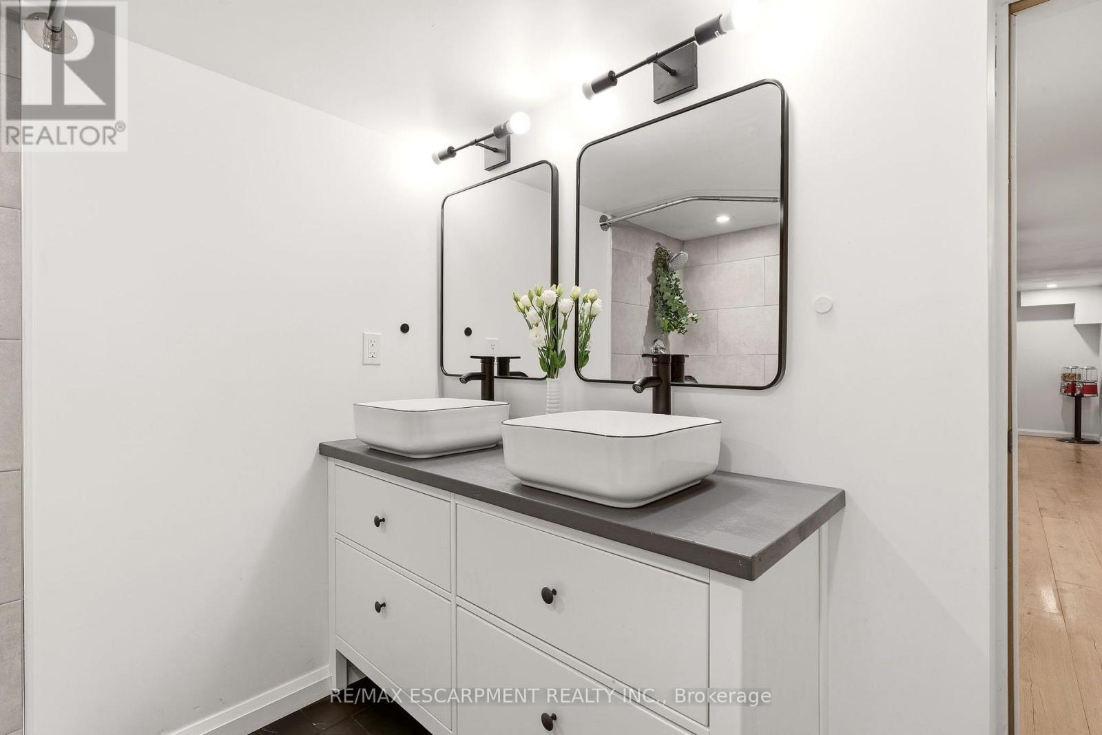271 LINDEN AVENUE - 20