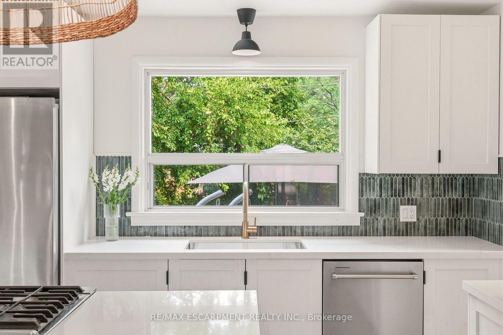 271 LINDEN AVENUE - 8