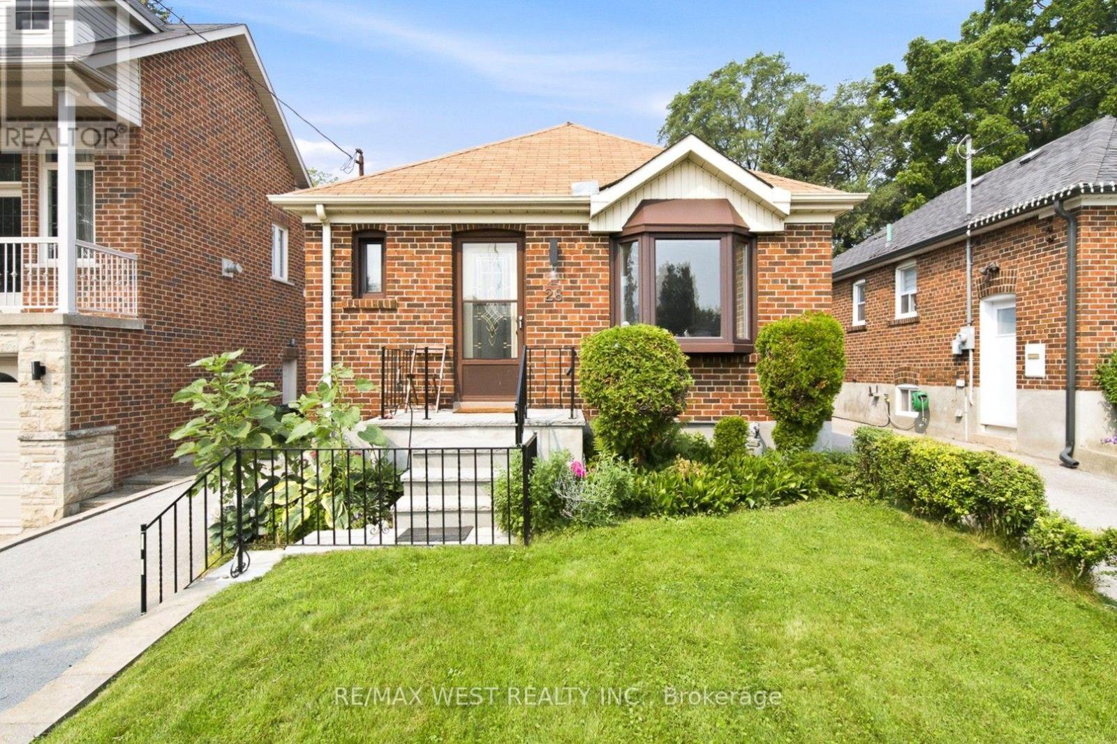 28 ALDGATE AVENUE - 1