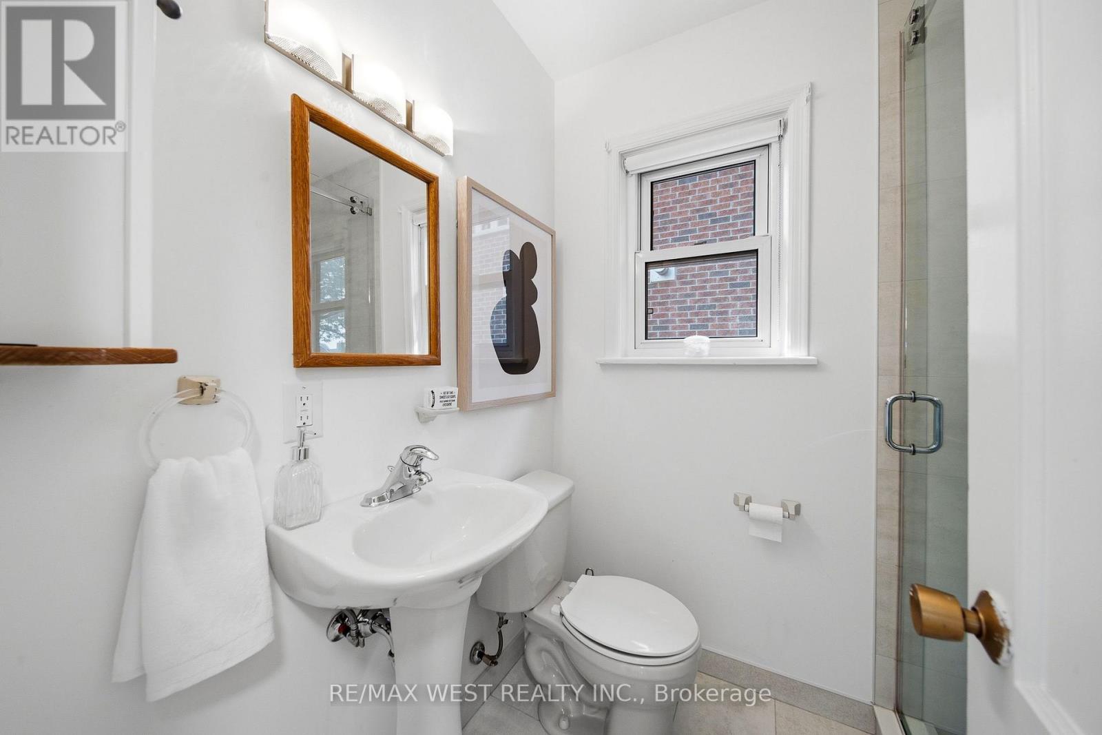 28 ALDGATE AVENUE - 11