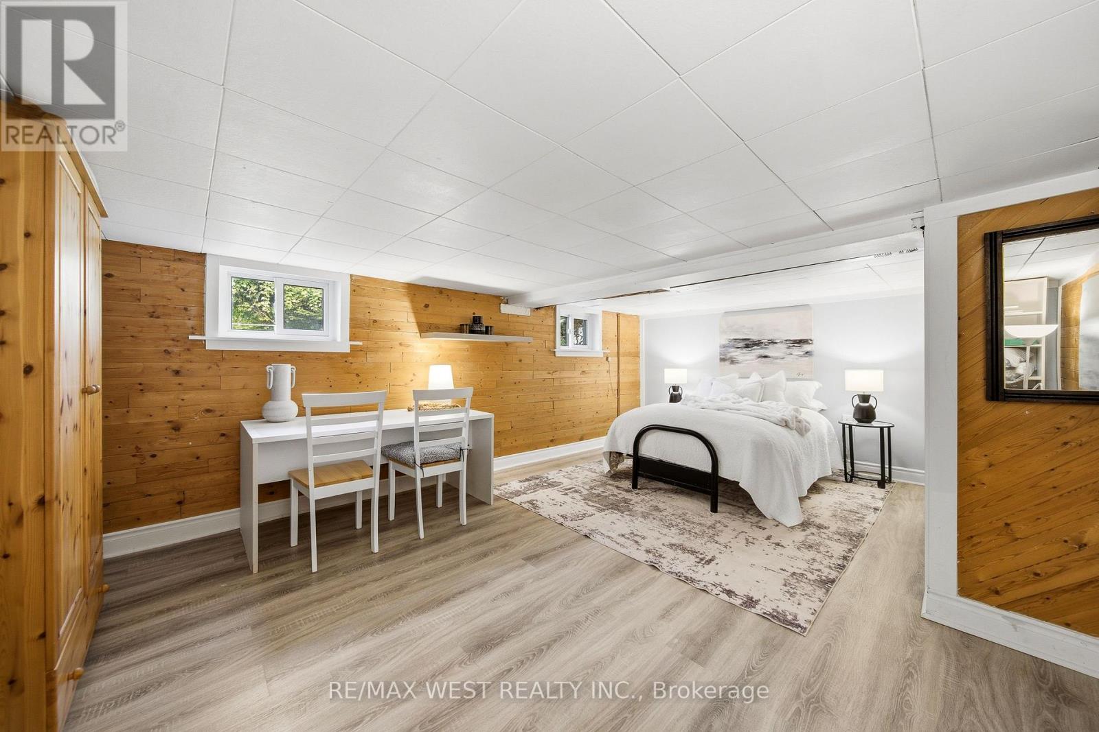28 ALDGATE AVENUE - 12