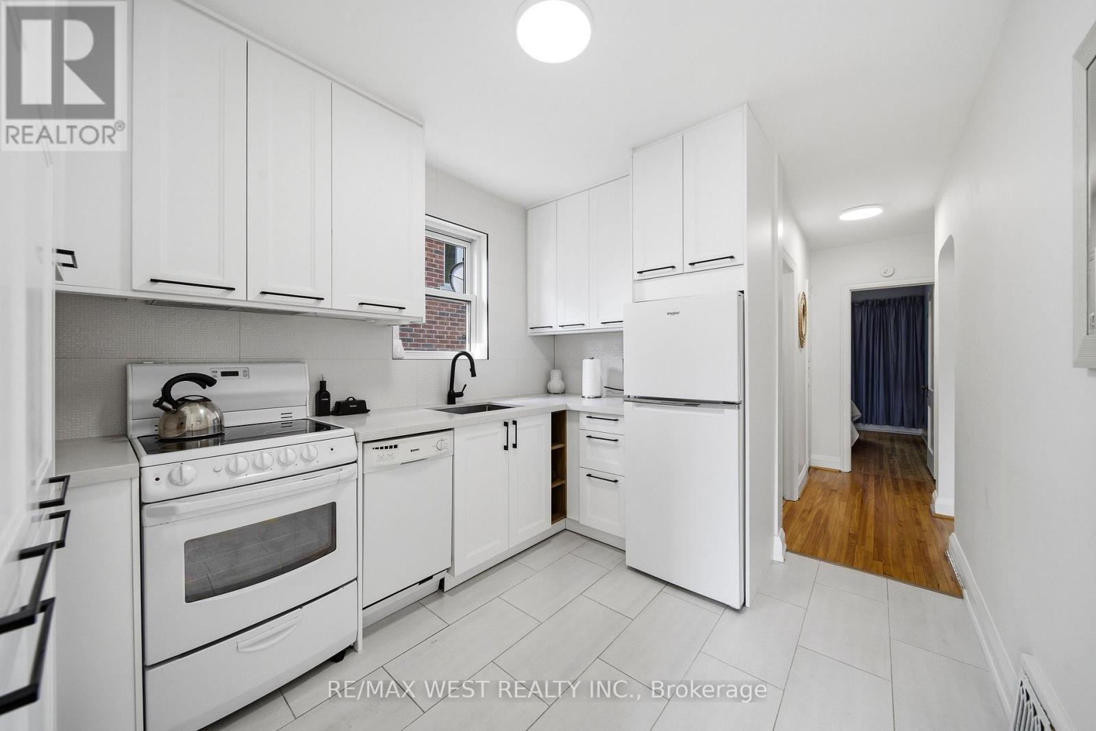 28 ALDGATE AVENUE - 2