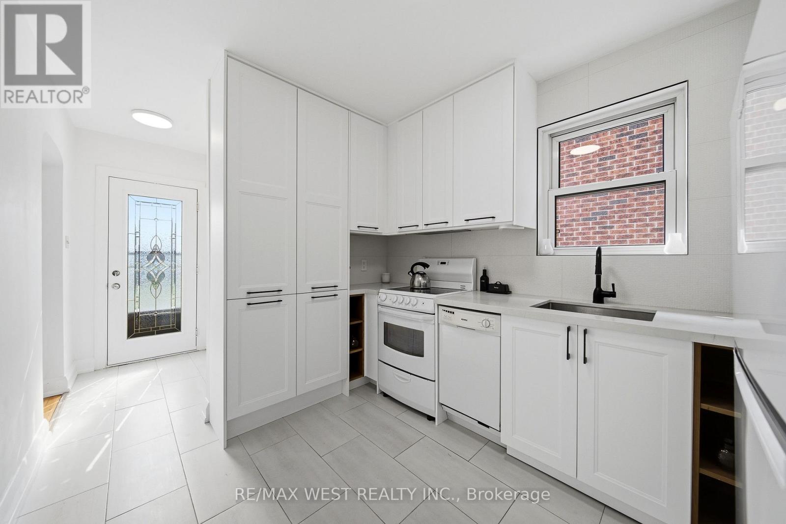 28 ALDGATE AVENUE - Image 3