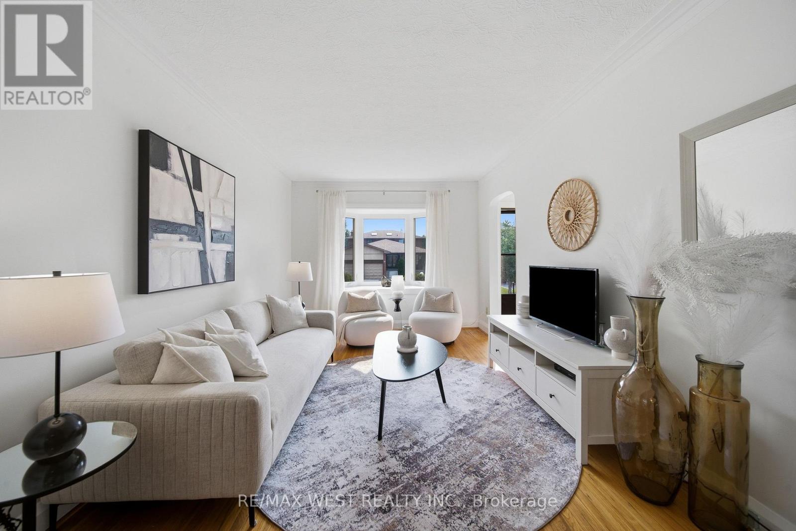 28 ALDGATE AVENUE - Image 4