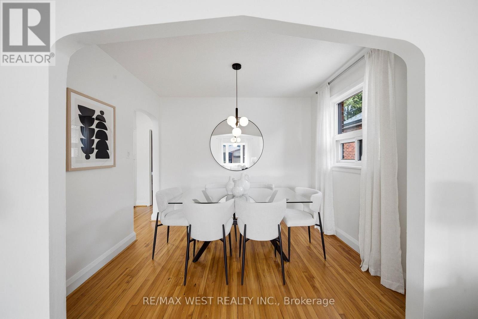28 ALDGATE AVENUE - 5