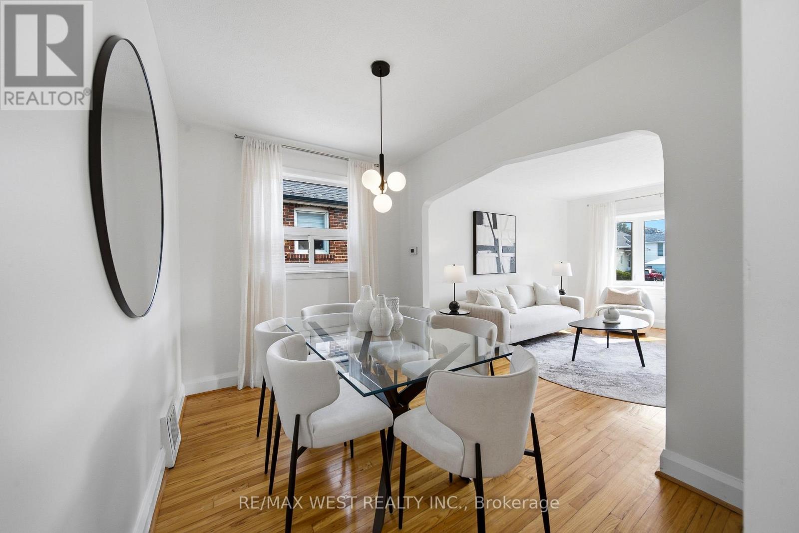 28 ALDGATE AVENUE - 6