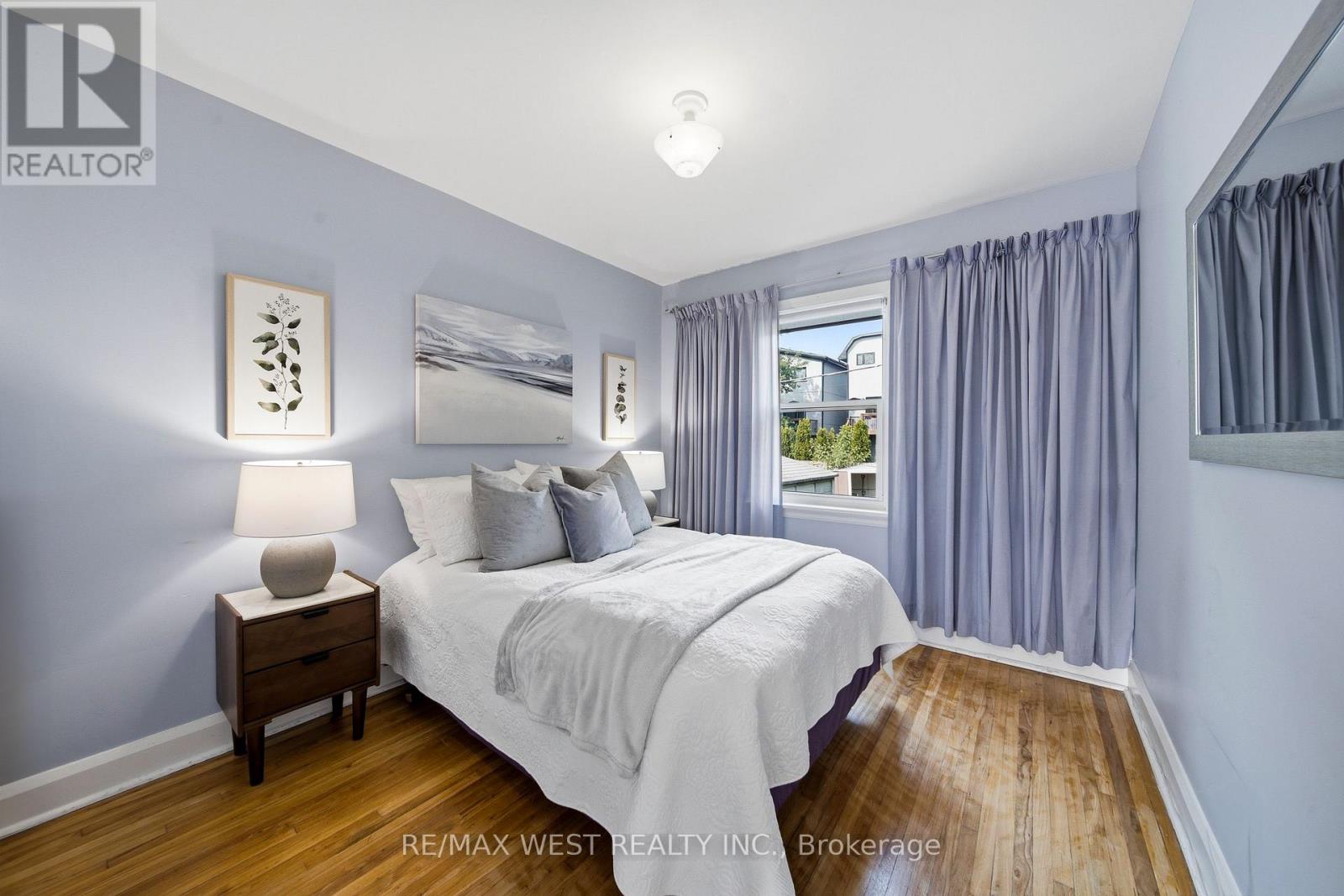 28 ALDGATE AVENUE - 9