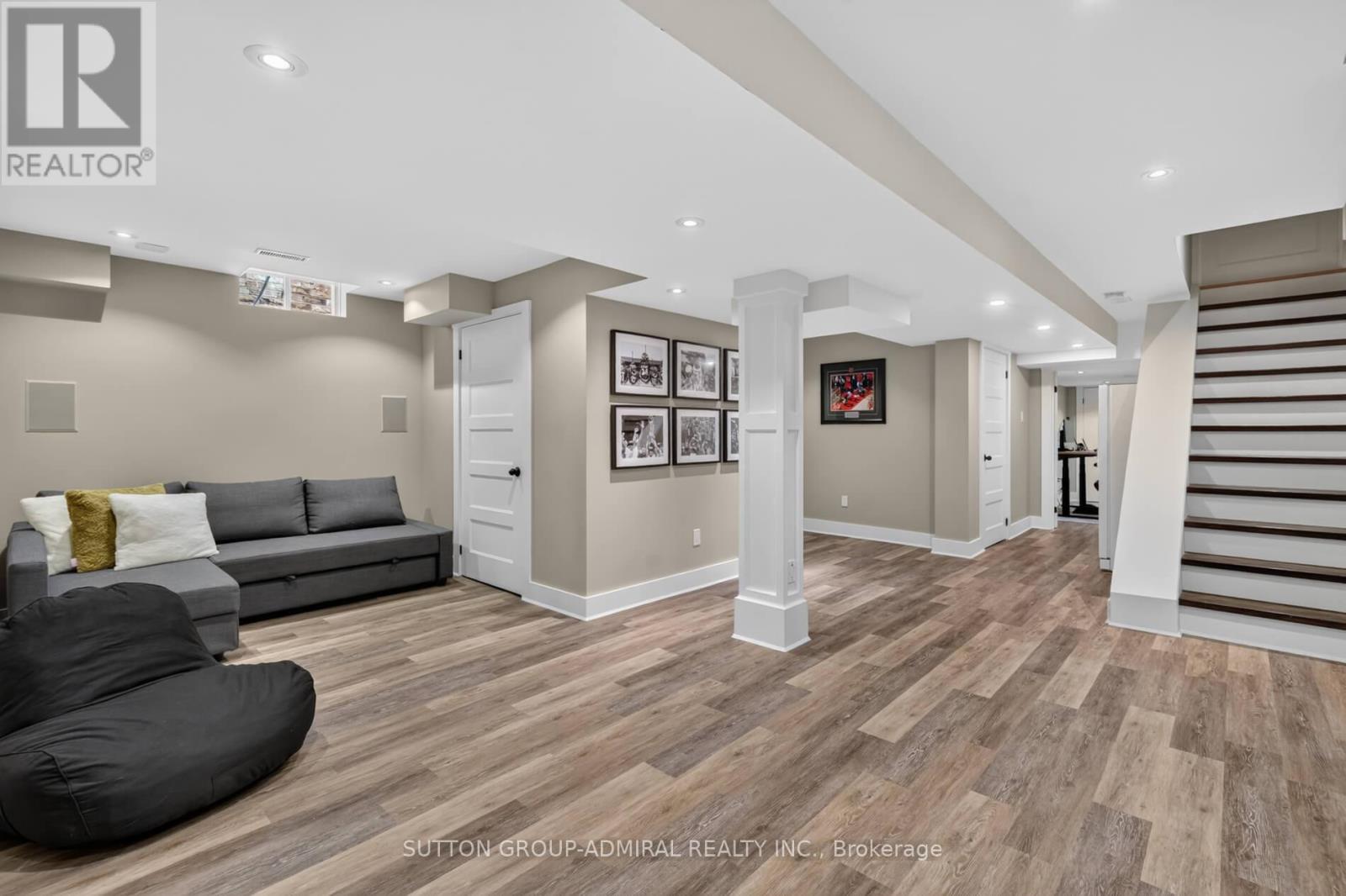 7 EMILY CARR CRESCENT - 21