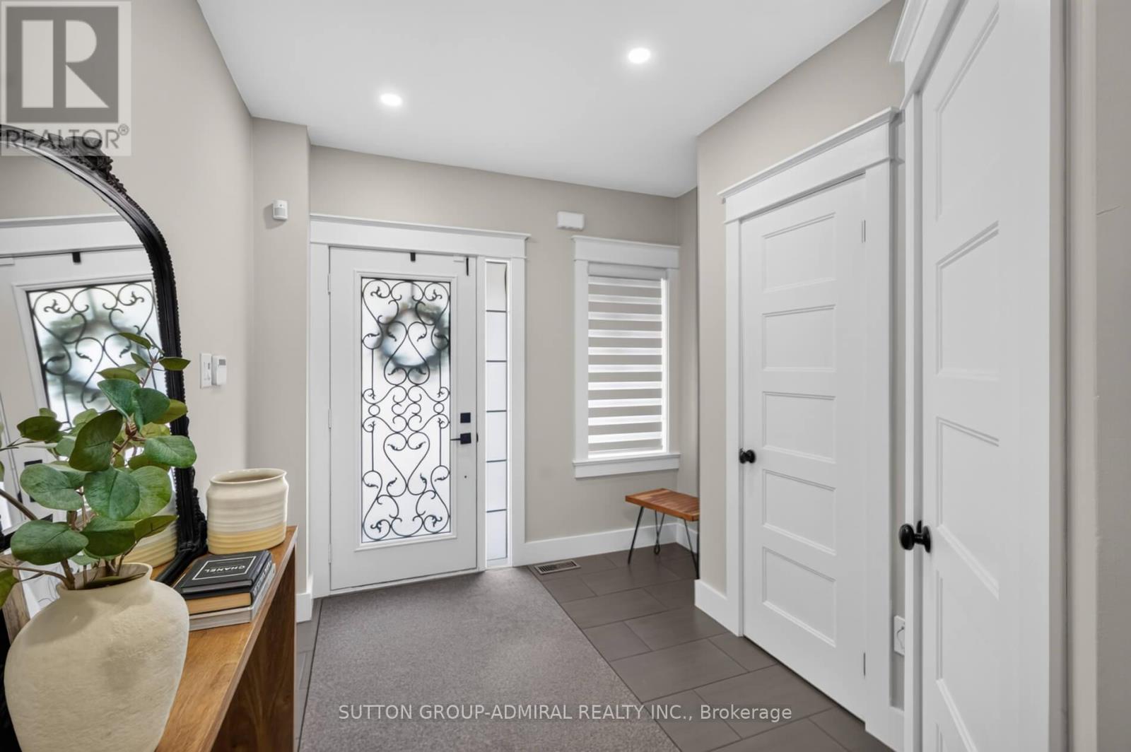 7 EMILY CARR CRESCENT - 3