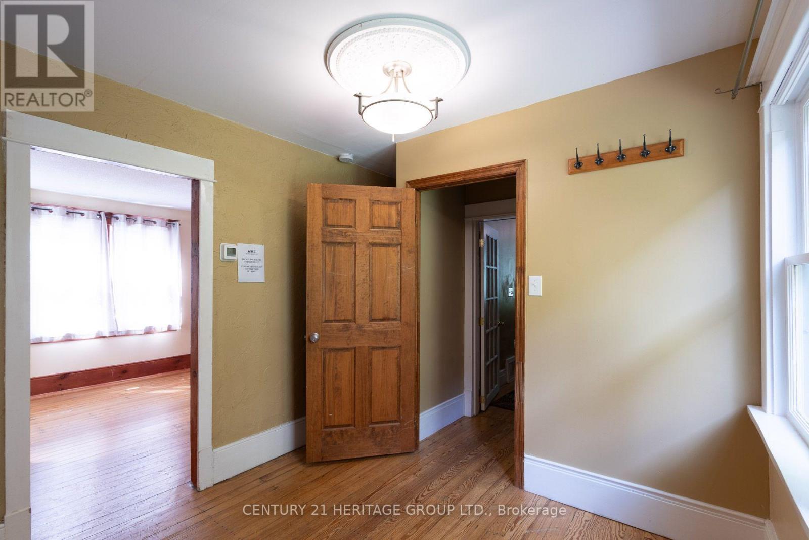 32 ROUSSEAUX STREET - 12