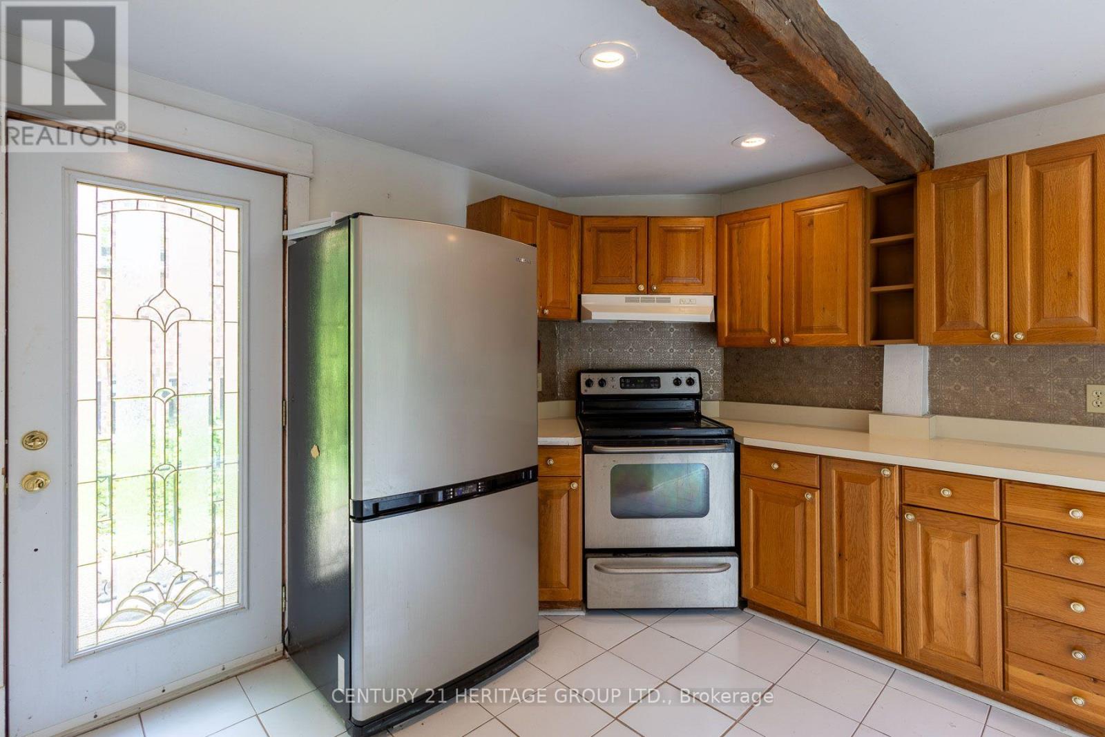 32 ROUSSEAUX STREET - 13