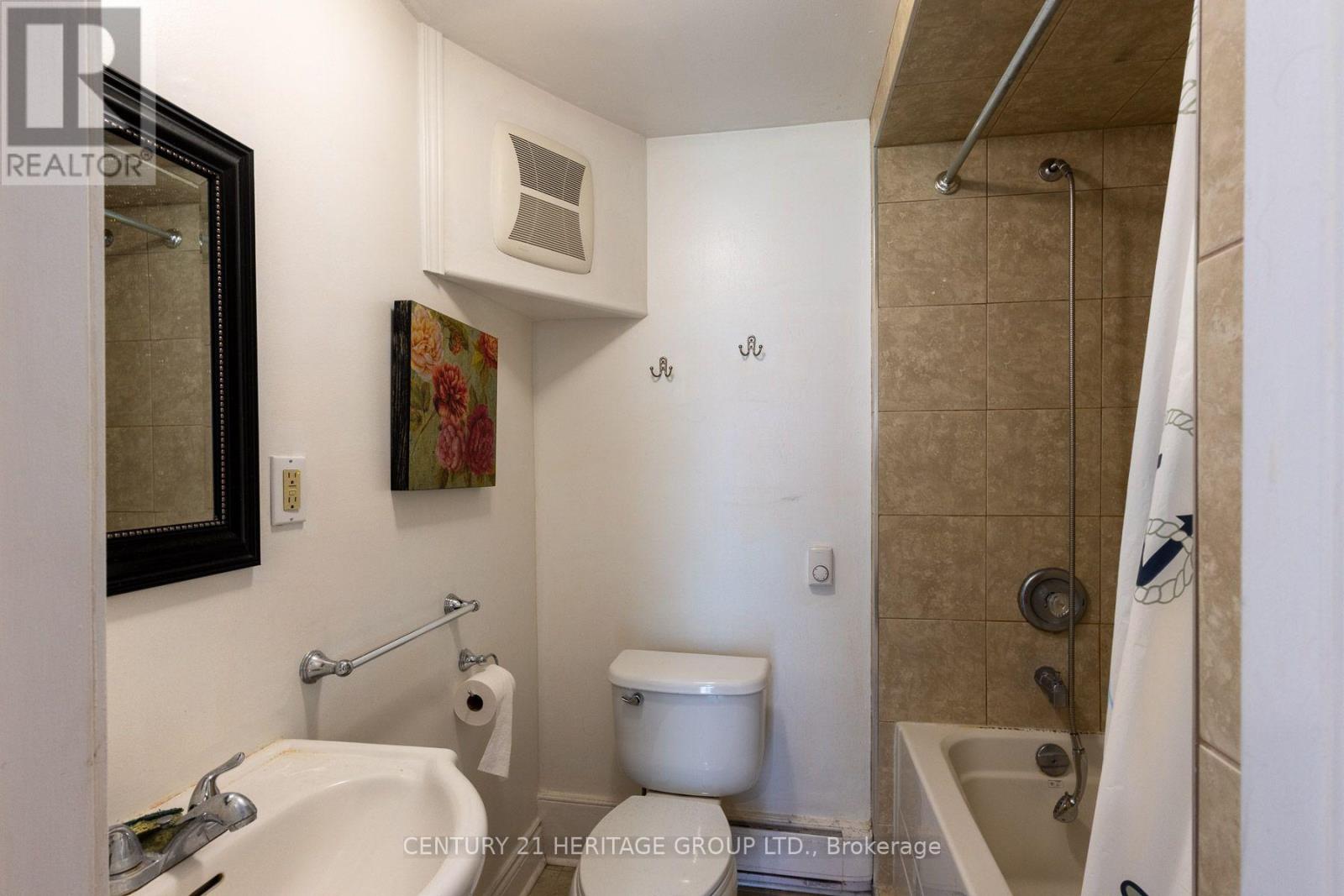 32 ROUSSEAUX STREET - 16