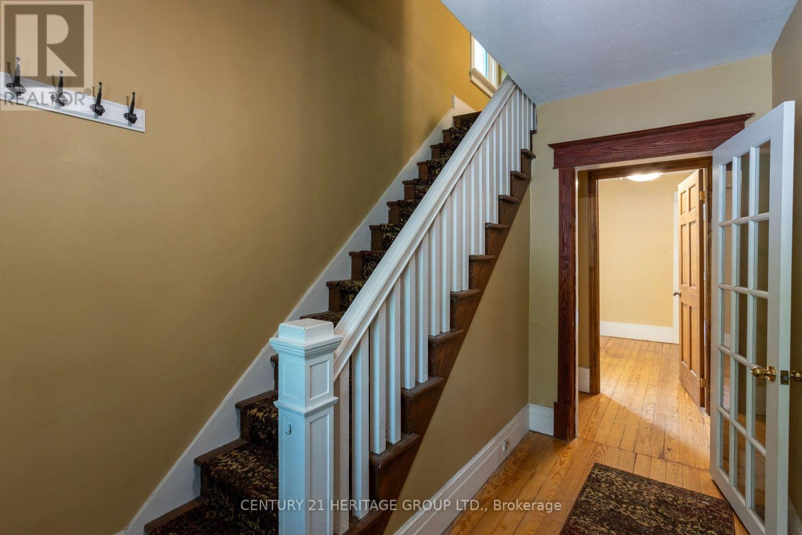 32 ROUSSEAUX STREET - 17