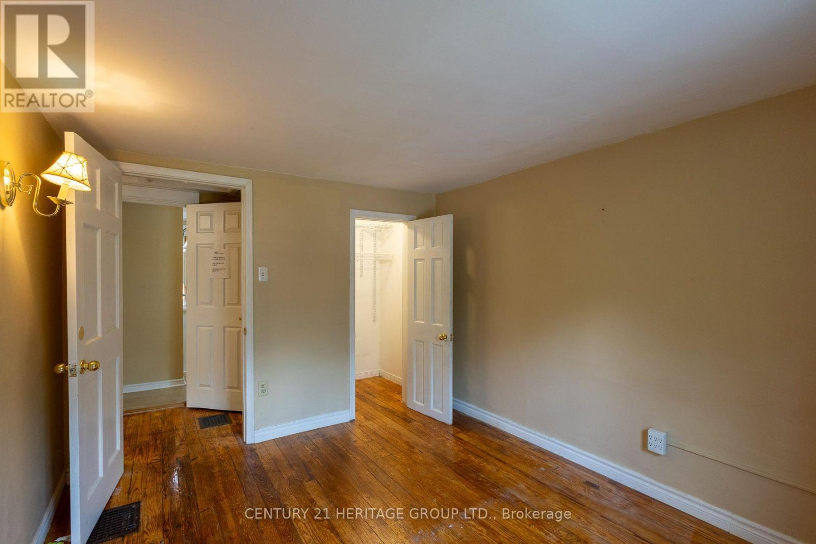 32 ROUSSEAUX STREET - 23
