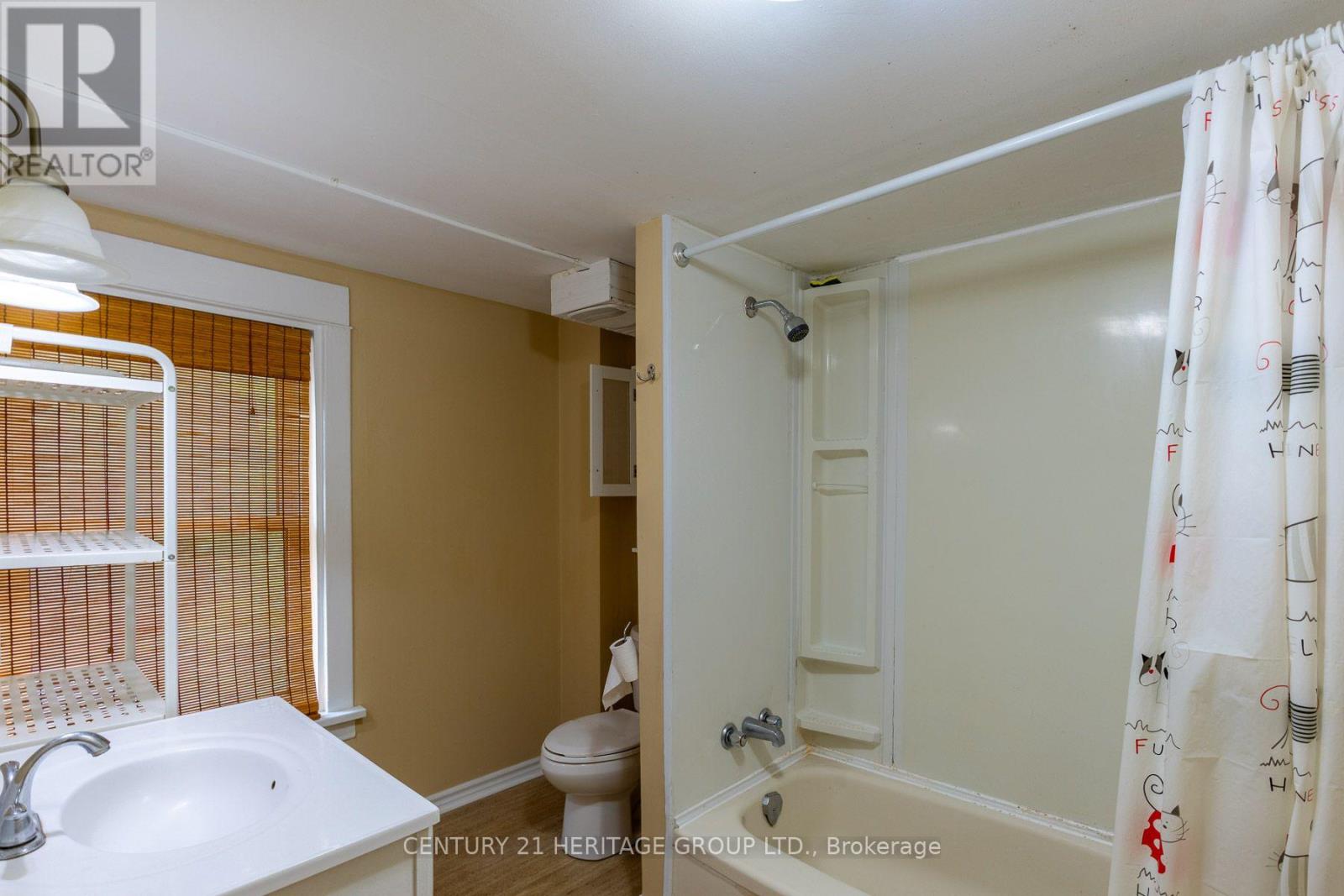 32 ROUSSEAUX STREET - 25