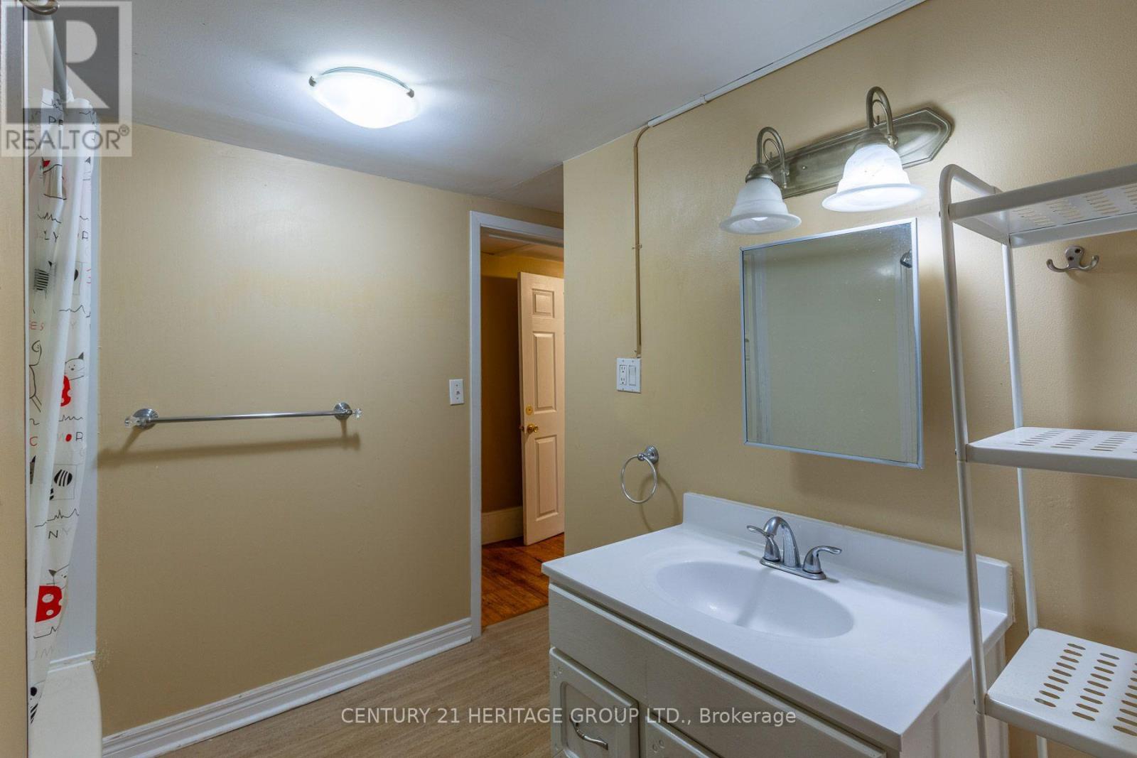32 ROUSSEAUX STREET - 26