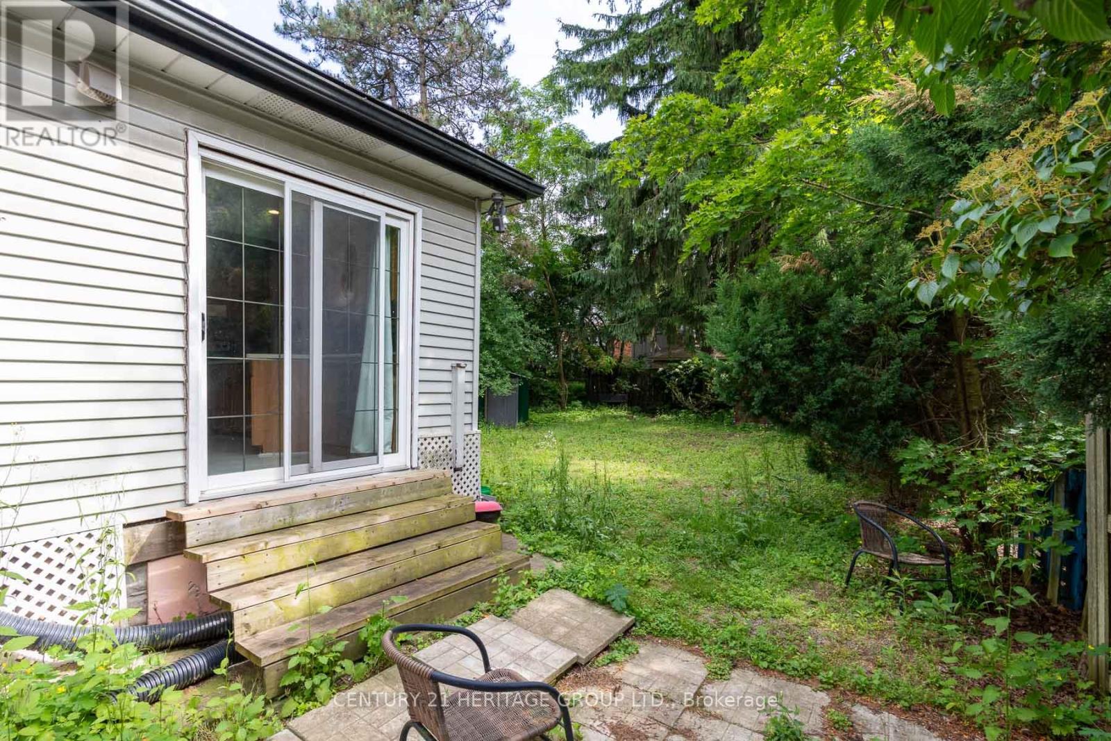 32 ROUSSEAUX STREET - 29