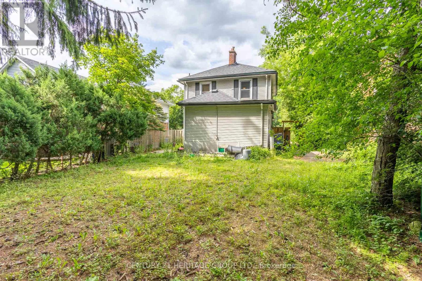 32 ROUSSEAUX STREET - 31