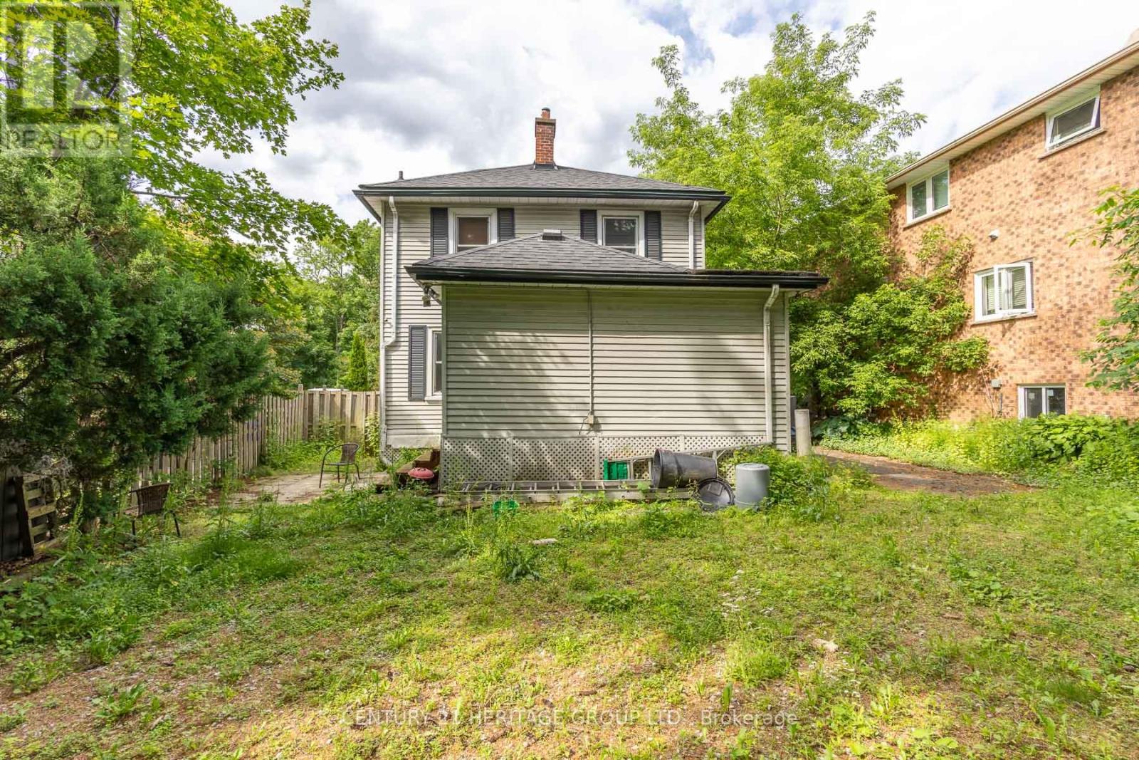 32 ROUSSEAUX STREET - 32