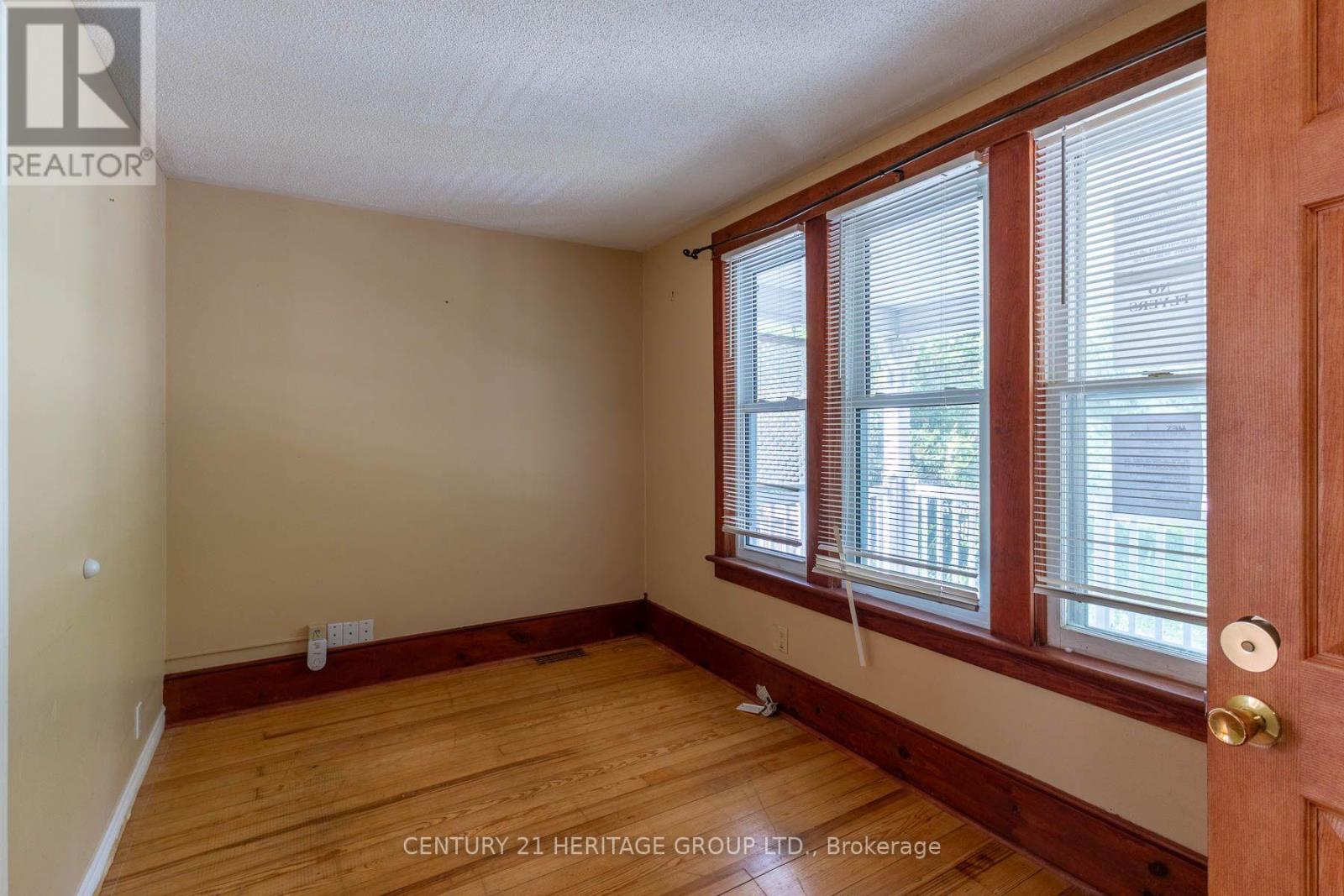 32 ROUSSEAUX STREET - 6