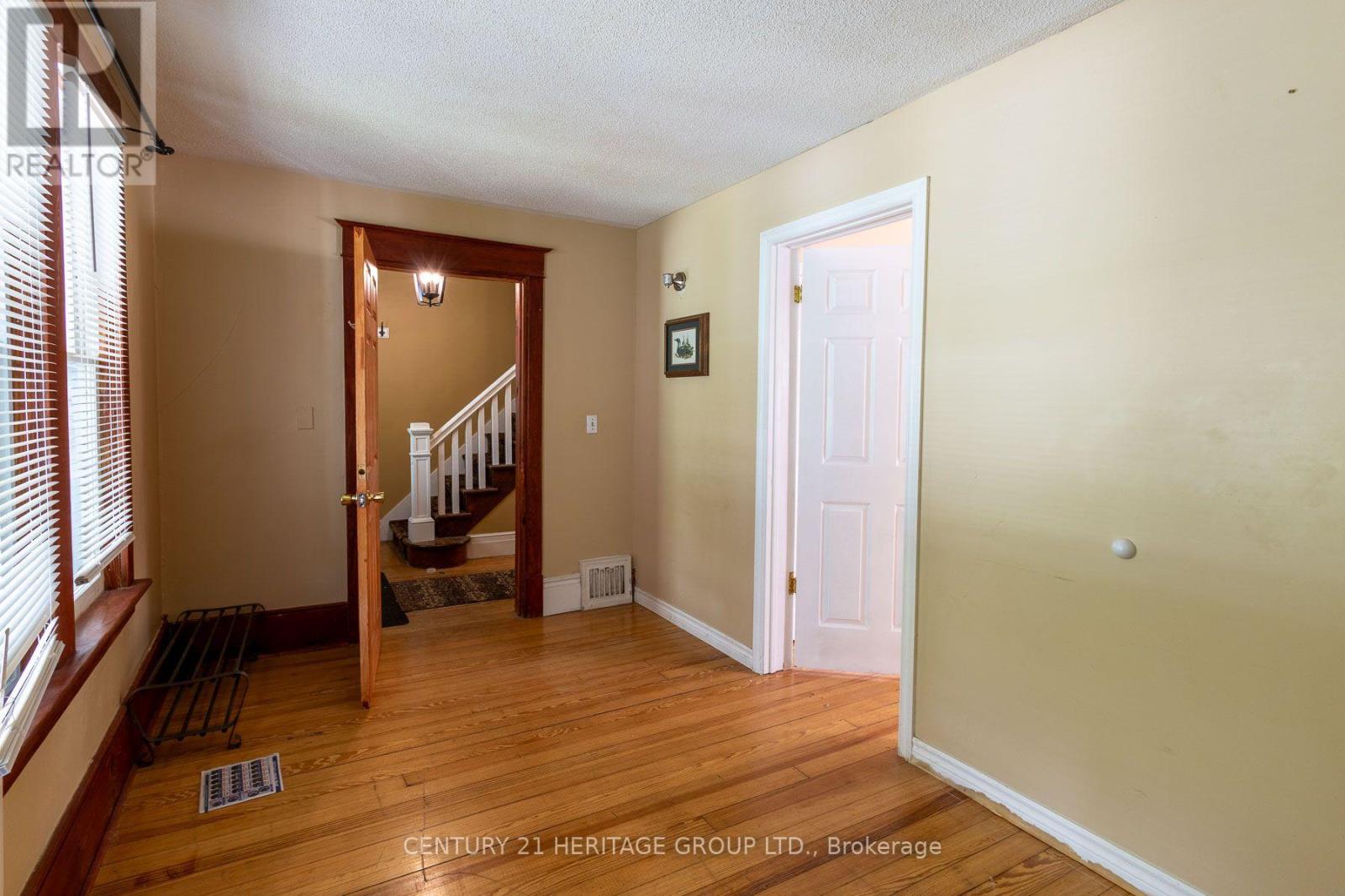 32 ROUSSEAUX STREET - 7