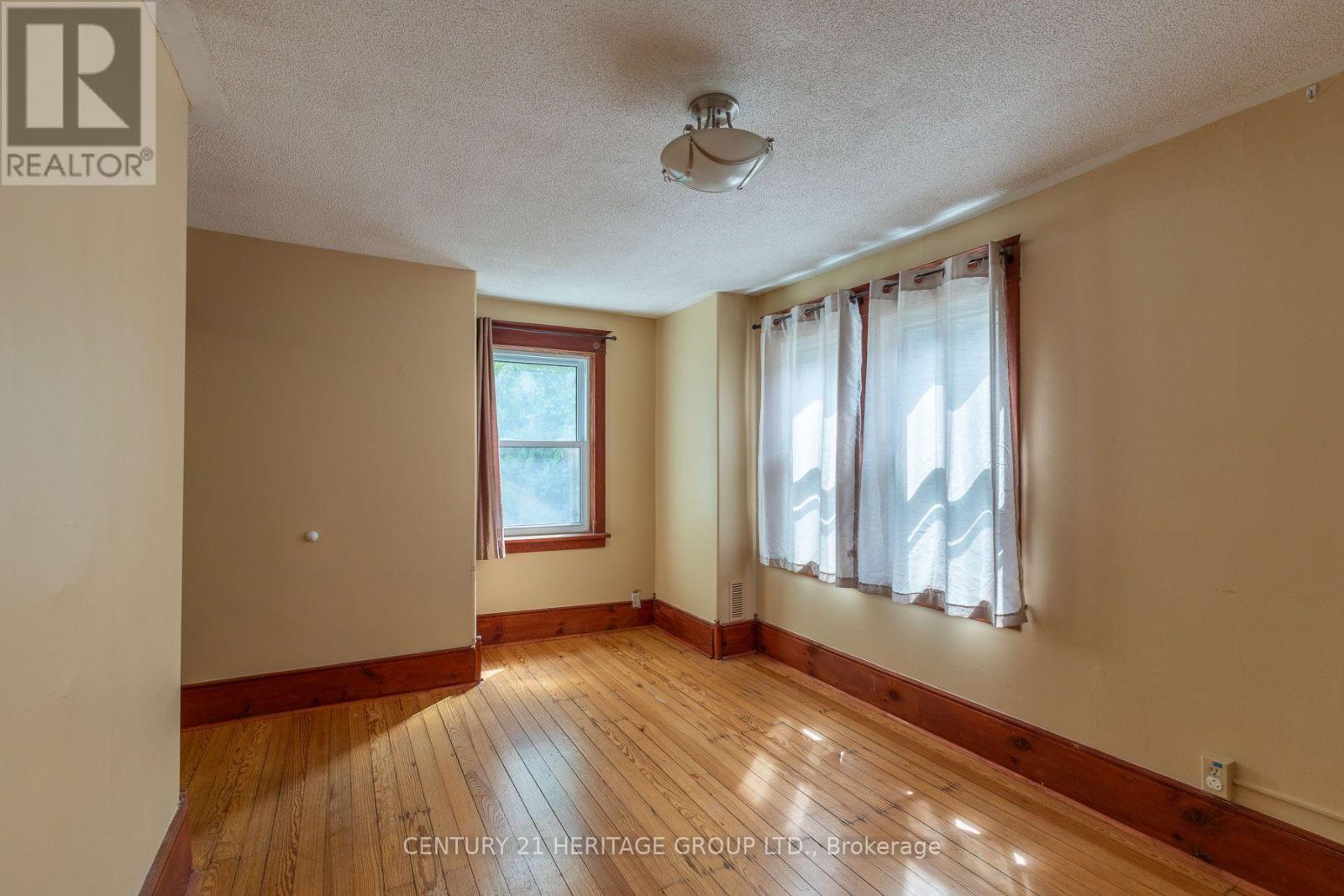 32 ROUSSEAUX STREET - 8